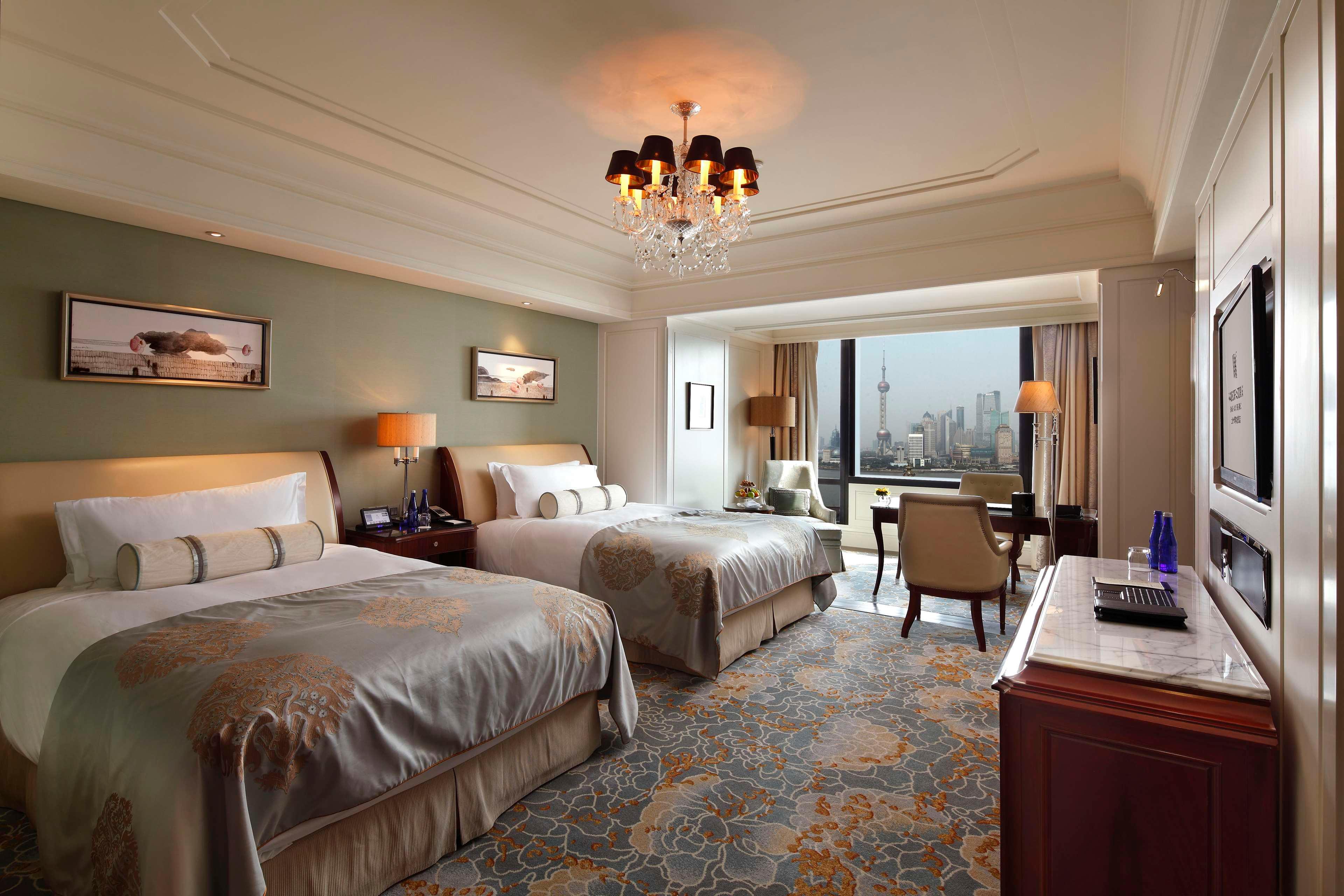 DELUXE, 2 QUEEN BEDS, RIVER VIEW