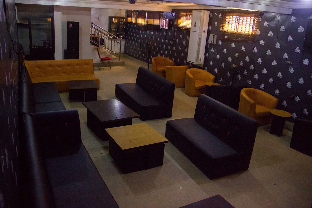 Glasshouse Hotel And Suites 22/35