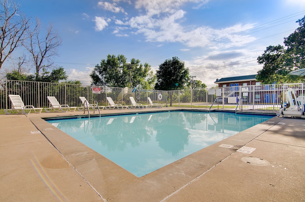 Motel6 Salina, KS 44/60