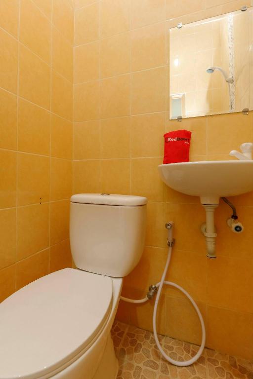 Reddoorz Plus Near Ciputra World Kuningan 2 50/50