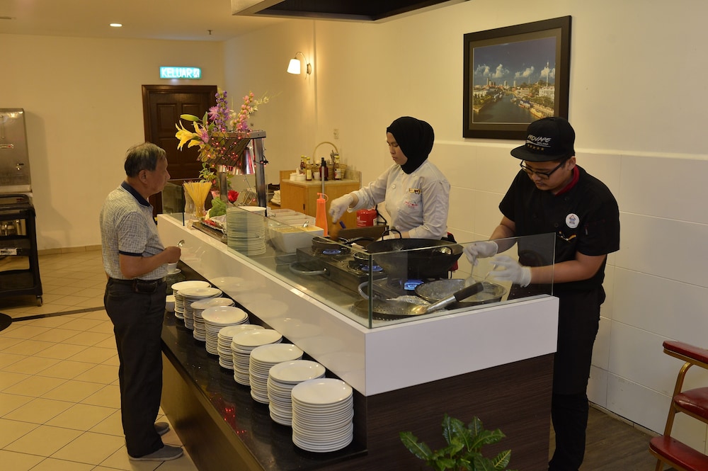 Mitc Hotel 12/65