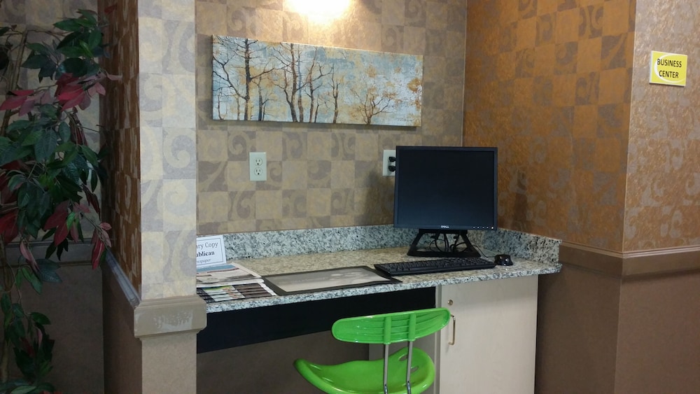 Super 8 by Wyndham Plattsburgh 32/38