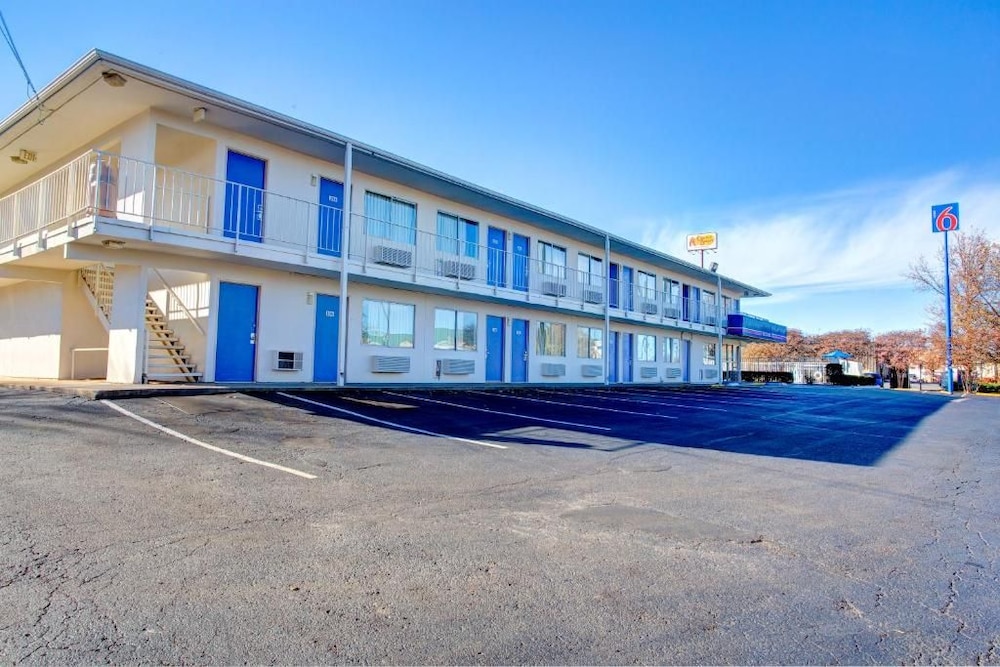 Motel6 Murfreesboro, TN 54/59