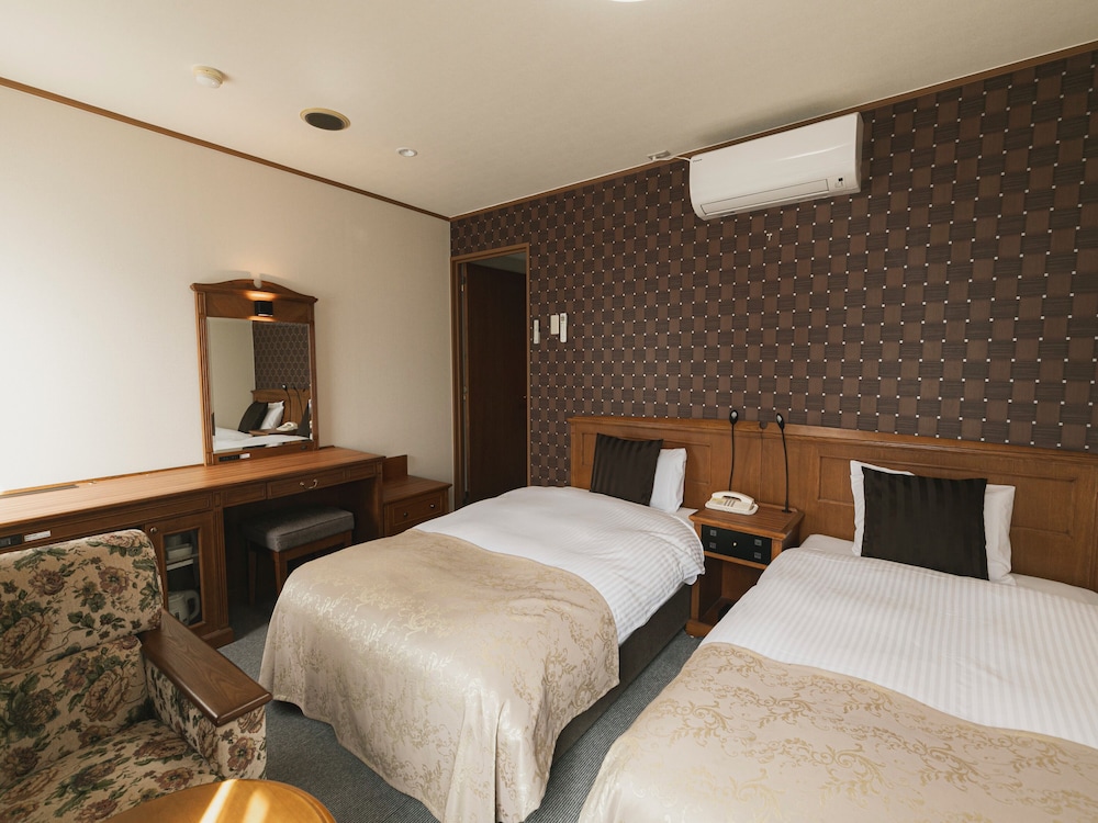 2 BEDROOMS, SUPERIOR, TWIN BEDS