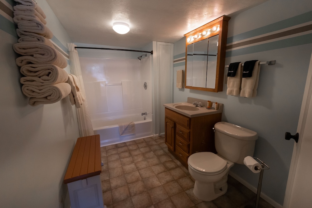 Austin\'s Chuckwagon Motel 38/41