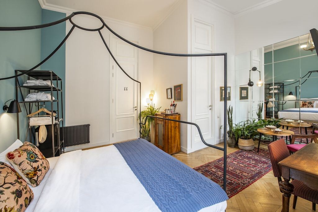 SIGNATURE, SUITE, KING BED, BALCONY