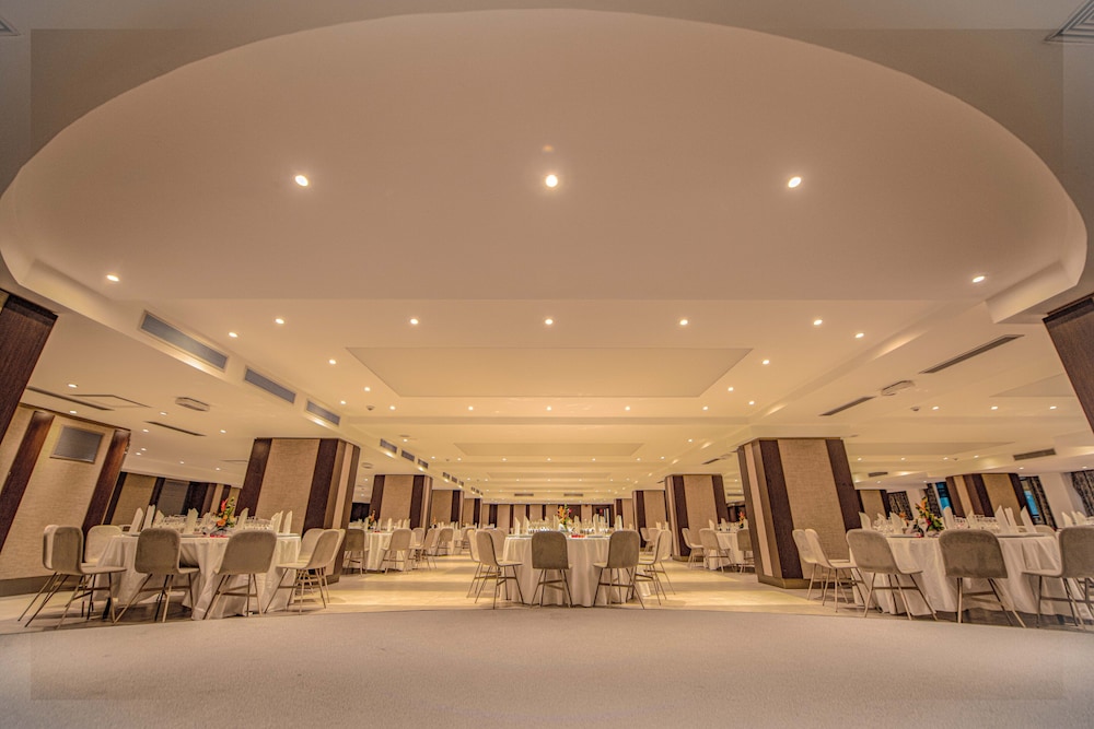 Krystal Palace Douala 27/39