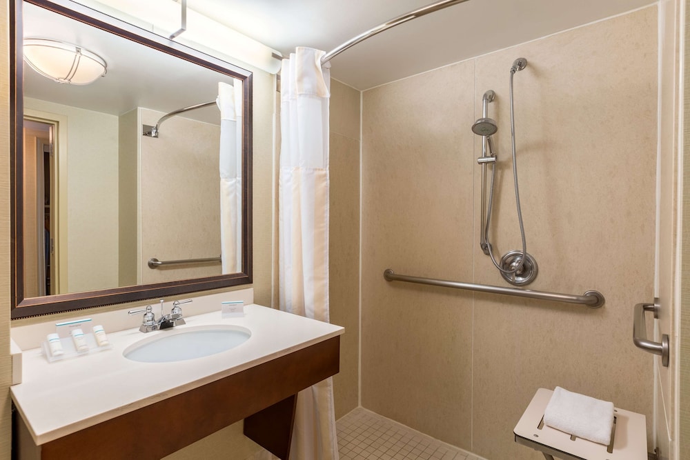 Hilton Garden Inn Arlington Courthouse Plaza 22/83
