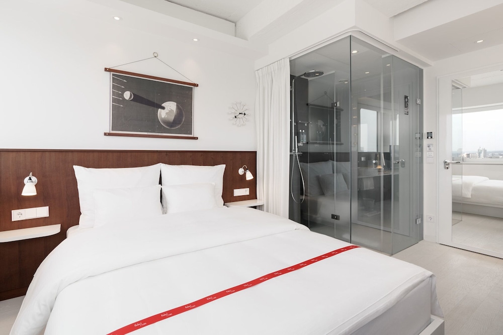 Nest, Queen Bed