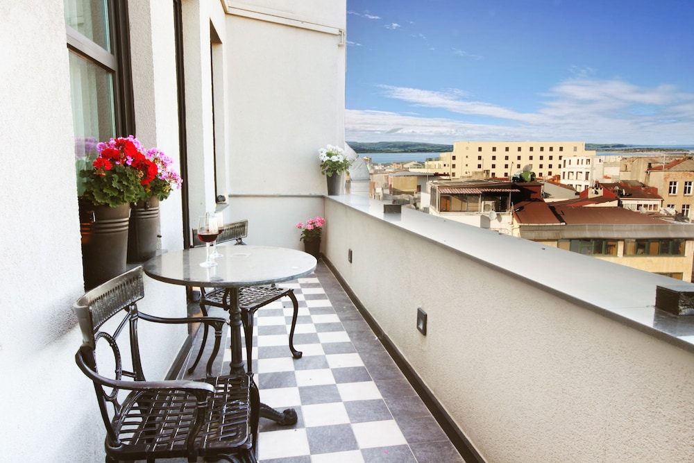 The Haze Hotel Karakoy 61/68