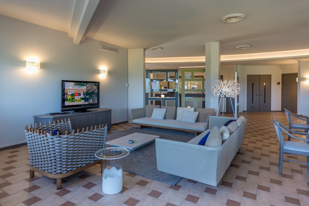 Golf Hotel 42/68