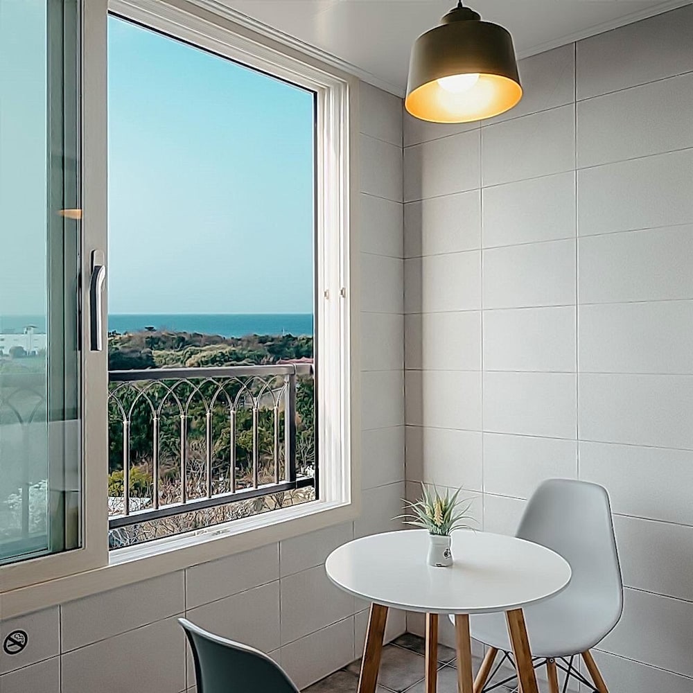 Bookchon Place Jeju 40/60