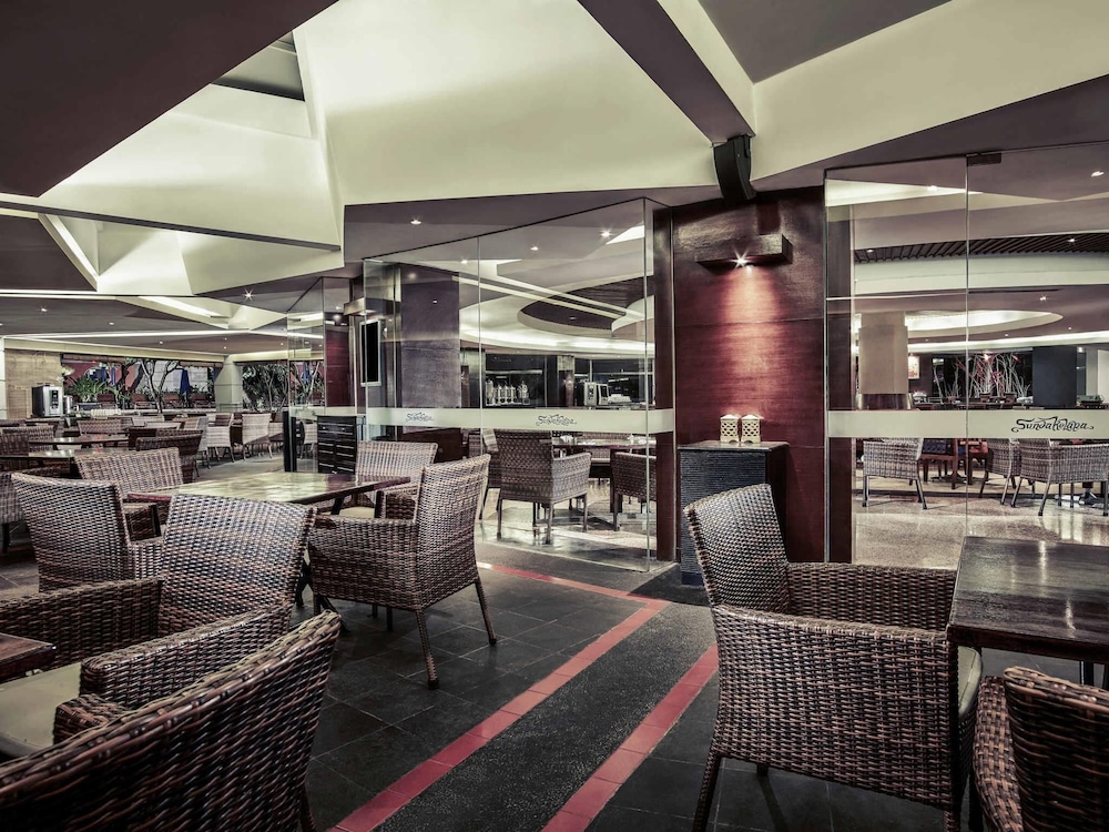 Mercure Convention Center Ancol 43/63