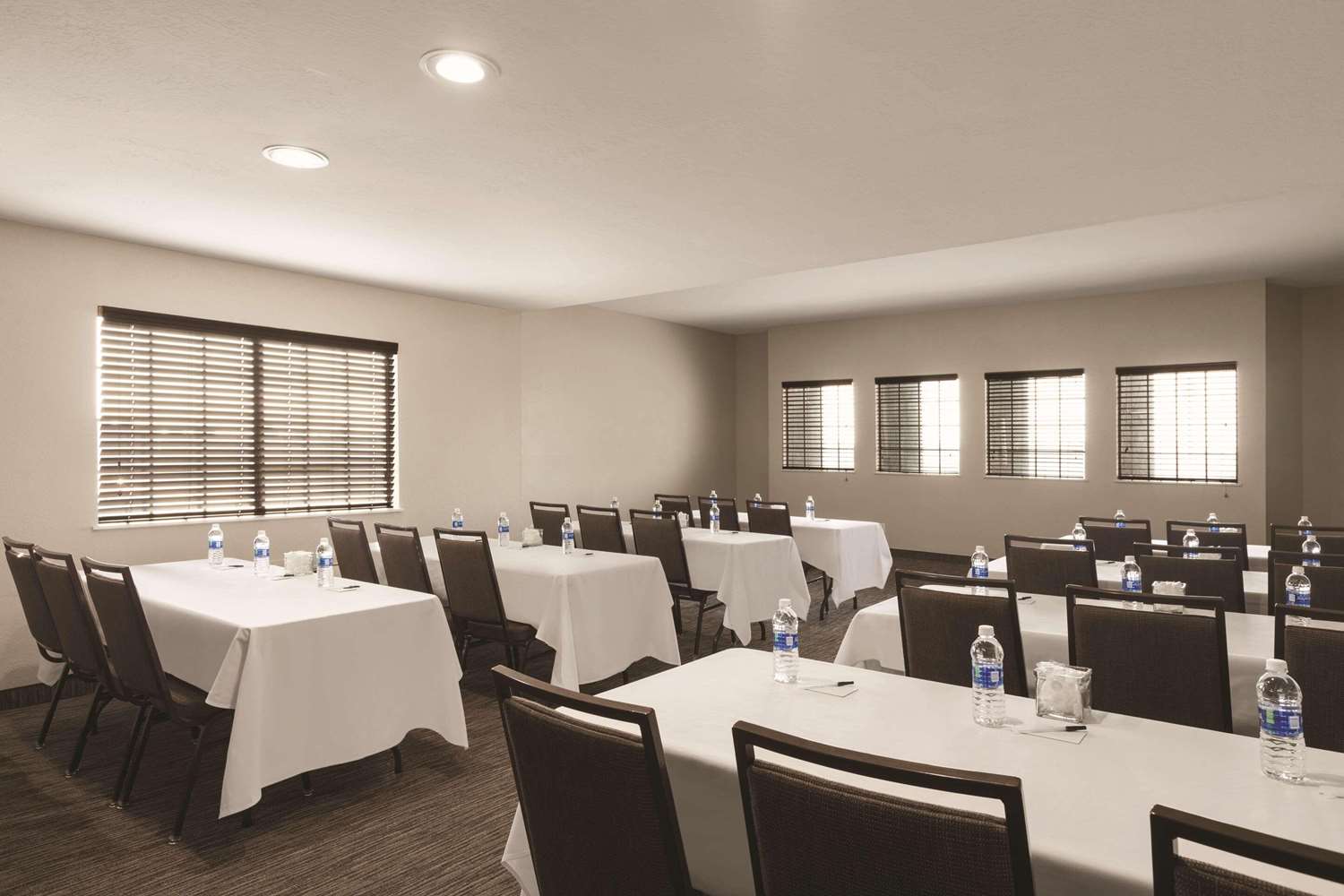 Country Inn and Suites By Radisson Bakersfield, CA 23/23