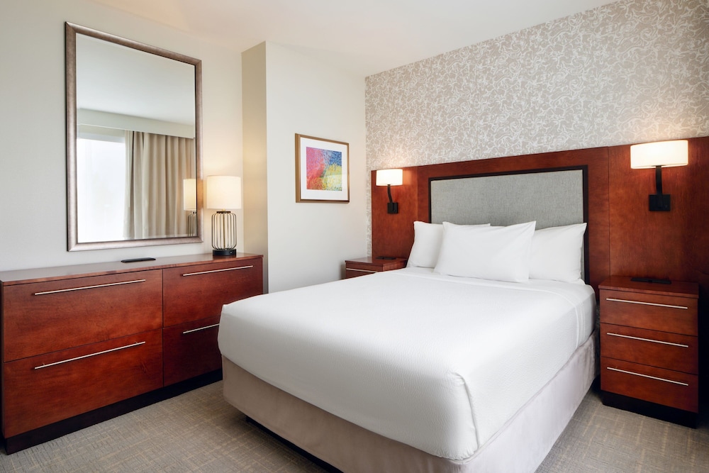 2 BEDROOMS, SUITE