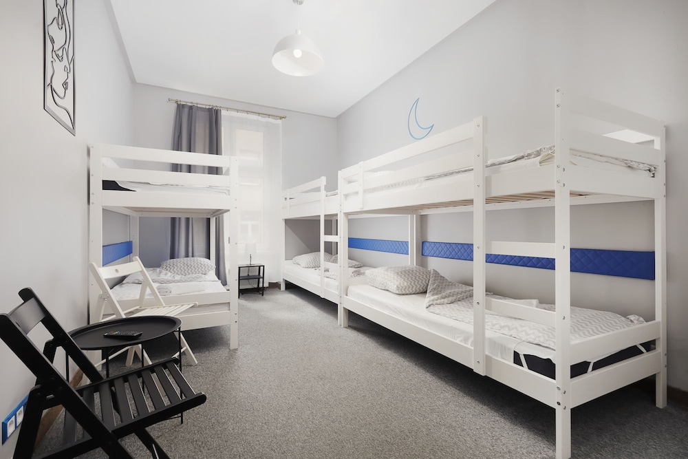 Moon Hostel New 17/28