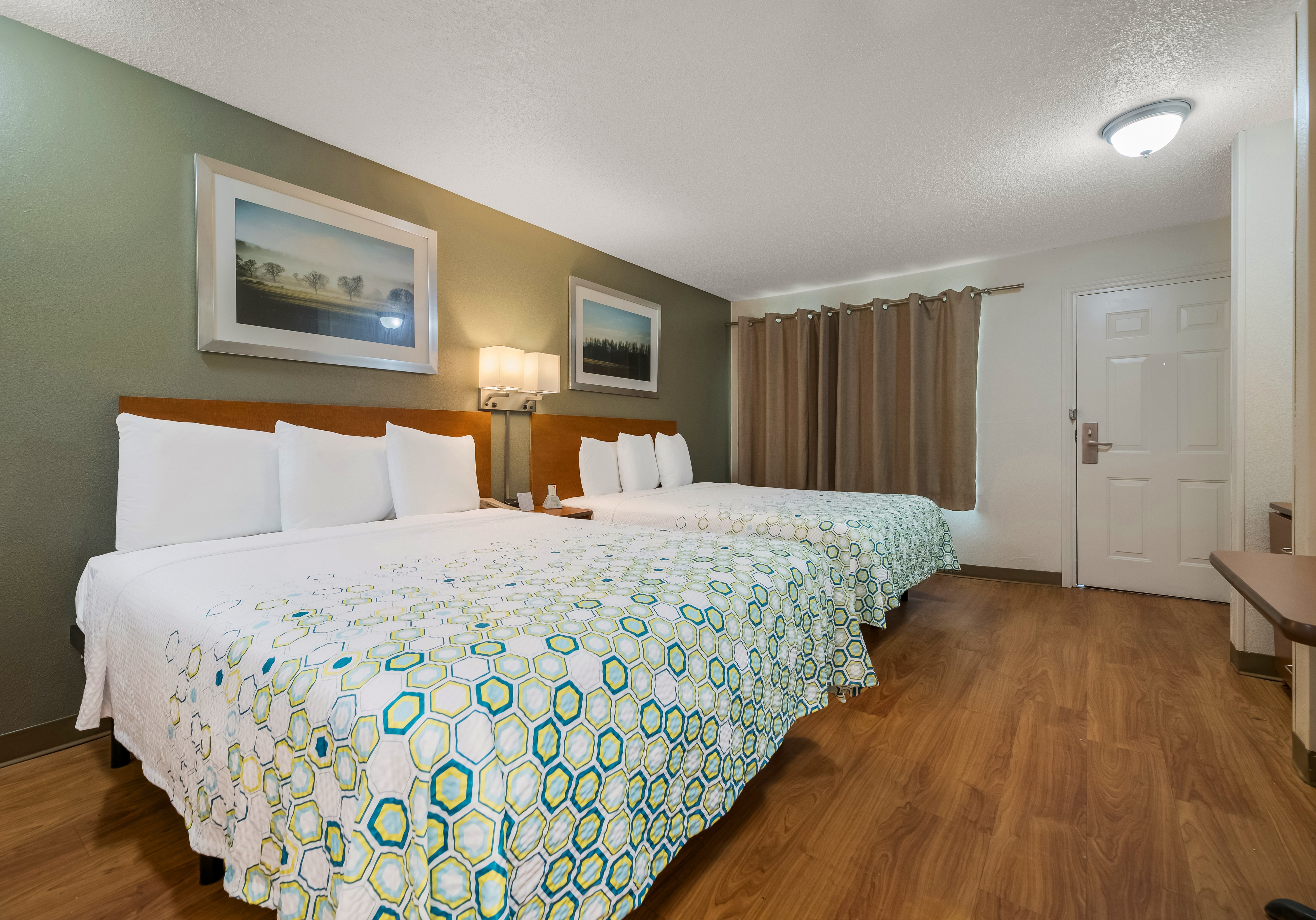 STUDIO, 2 QUEEN BEDS