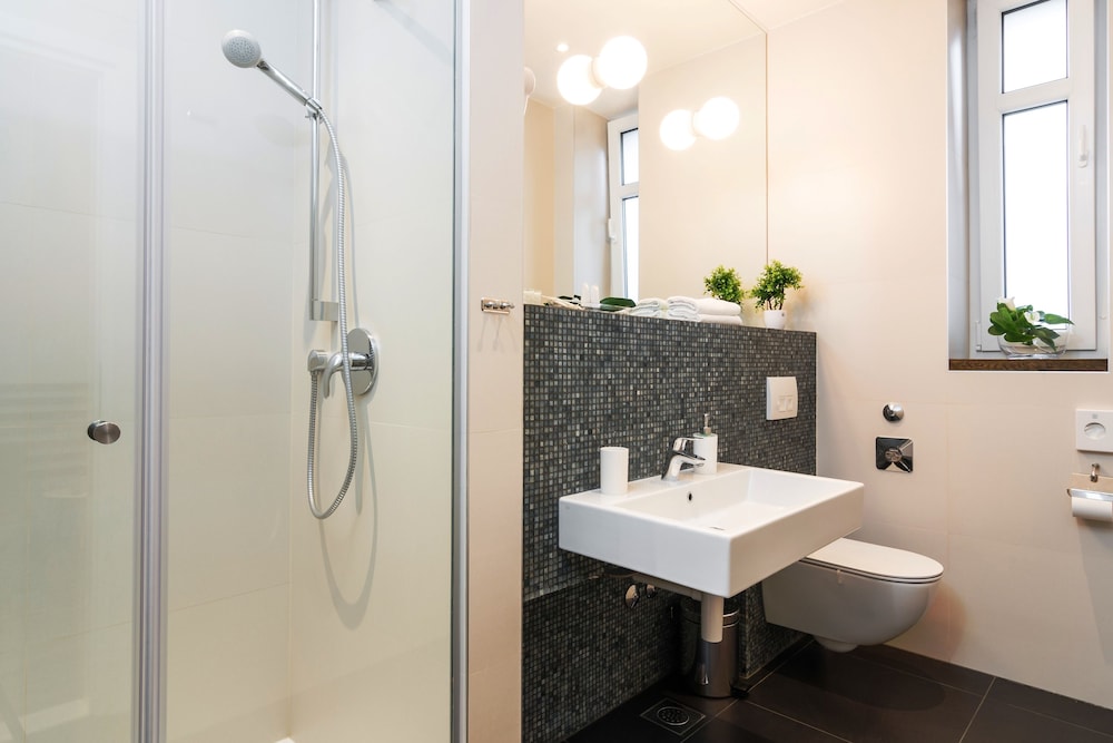 Prima Luxury Rooms 65/71
