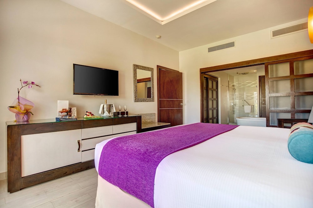 Resort Hideaway at Royalton Blue Waters, An Autograph Collection all Inclusive Resort Adults Only 6/31