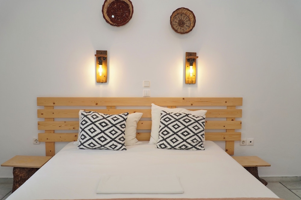 Camara Hotel 7/50