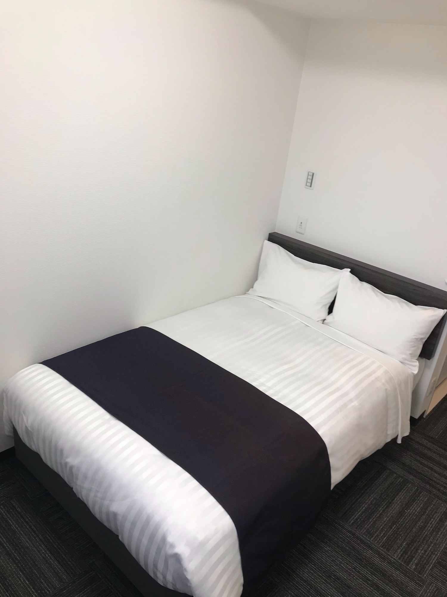 SEMI ROOM, STANDARD, SEMI DOUBLE BED