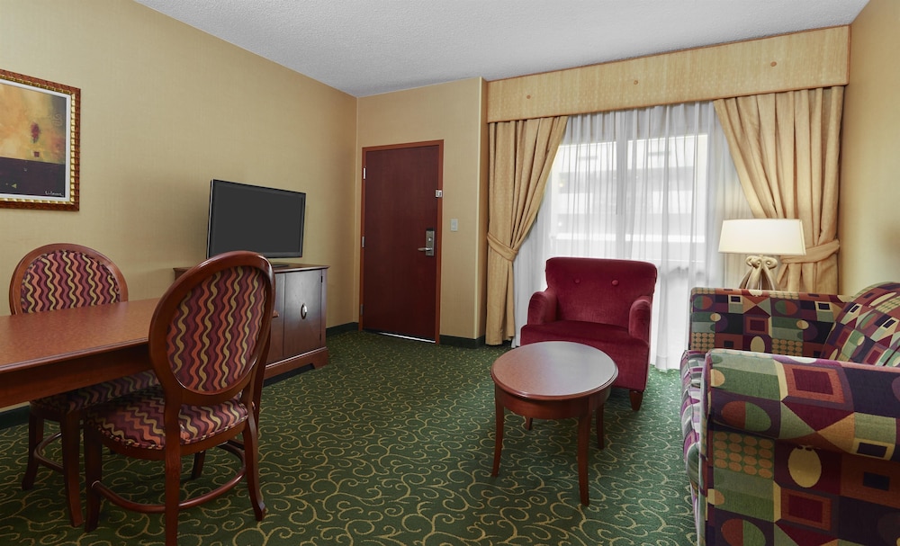 Embassy Suites by Hilton Hampton Convention Center 29/46
