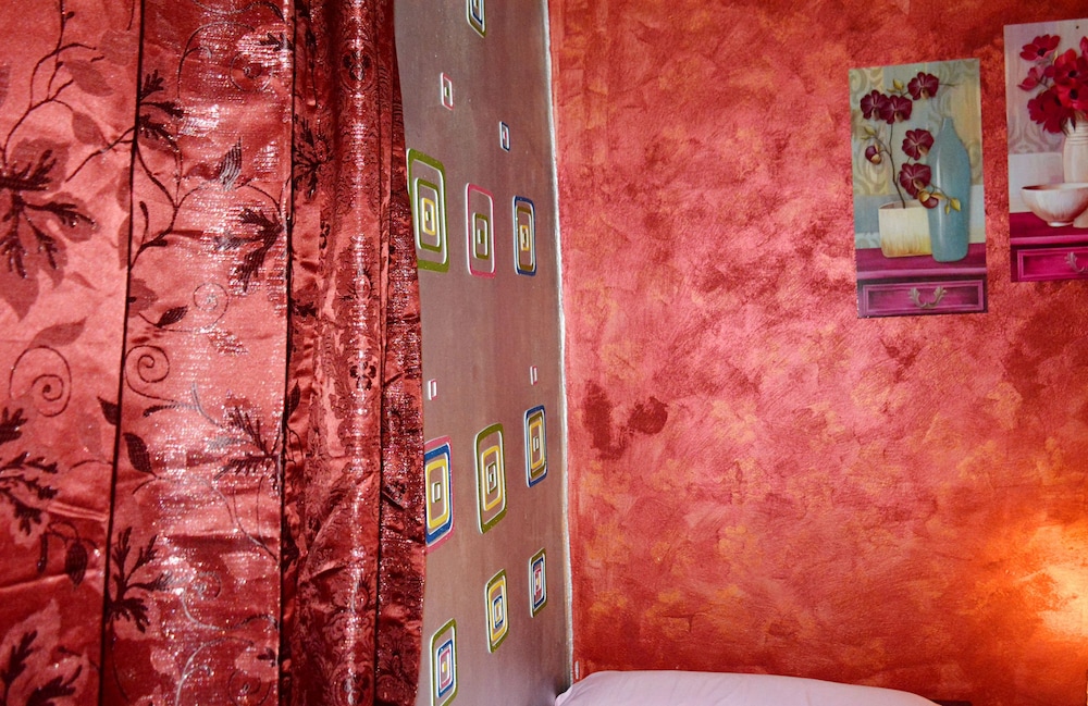 City Hostel 30/50