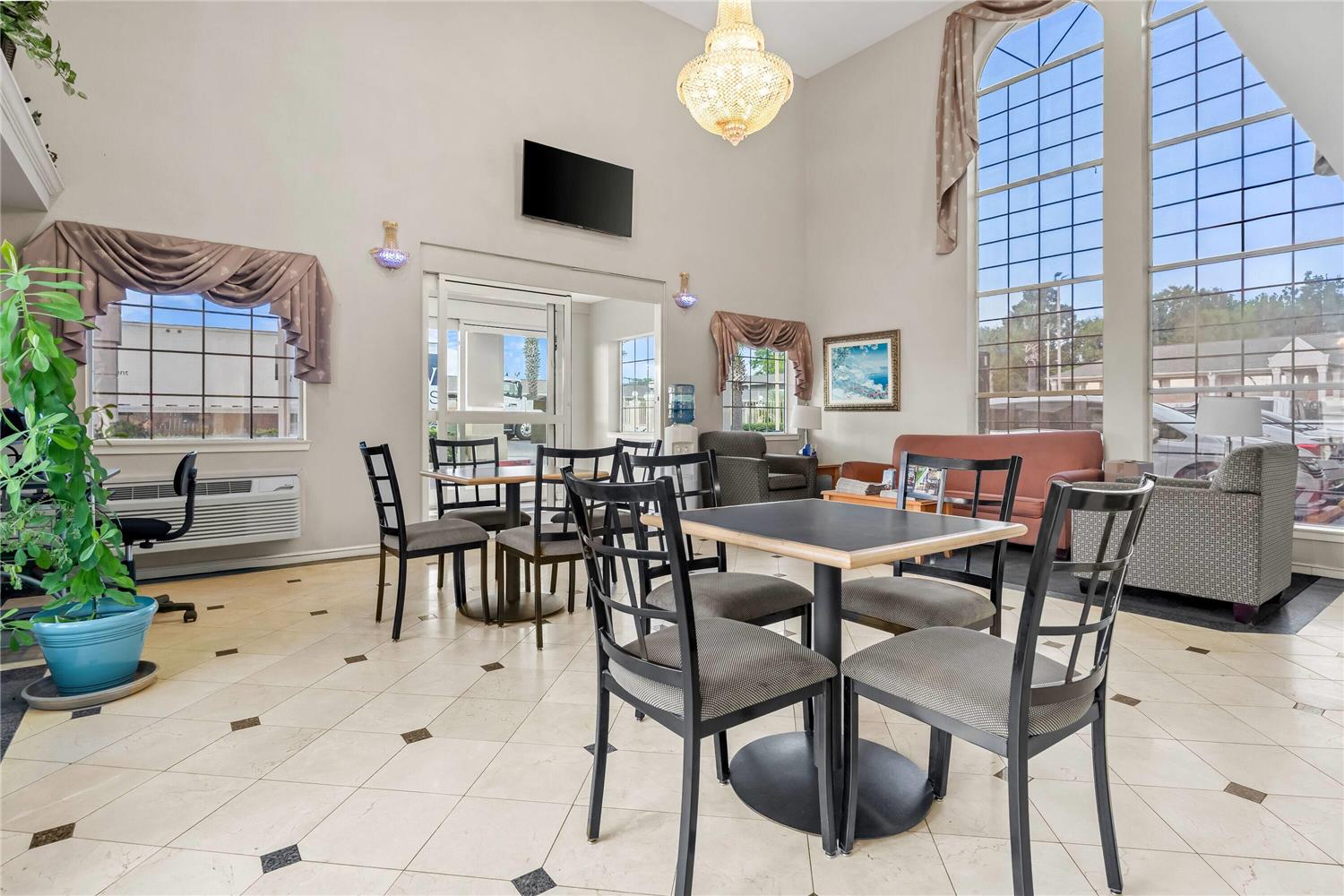 Days Inn By Wyndham Nacogdoches/Sfa University/Downtown 8/12