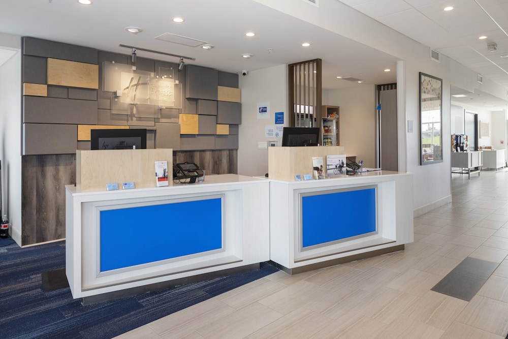 Holiday Inn Express Suites Bourbonnais East Bradley 11/67