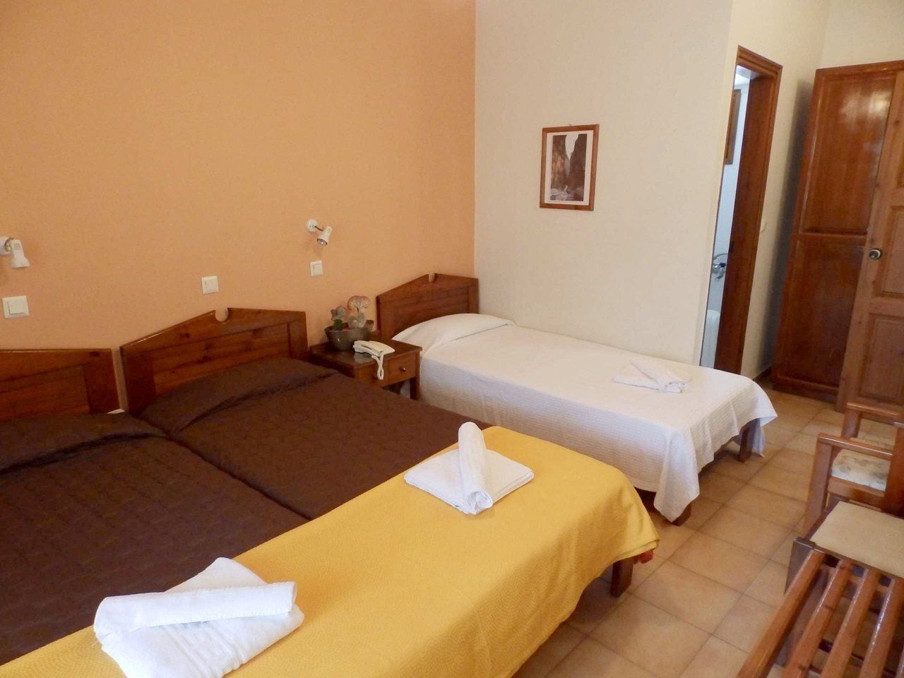 ROOM, TRIPLE, TWIN BEDS