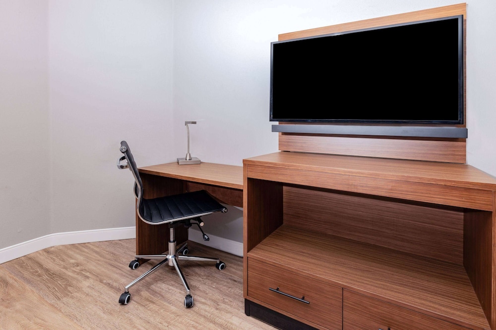 Hawthorn Extended Stay by Wyndham Ardmore 16/22