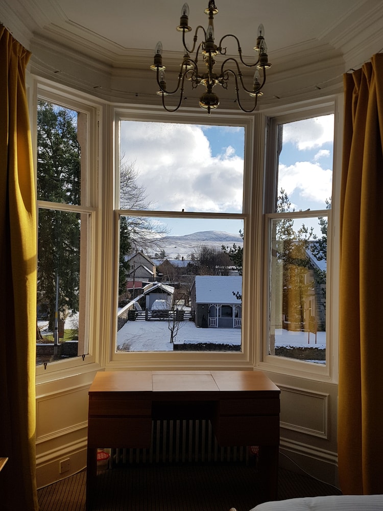 Mcinnes House Hotel 25/35