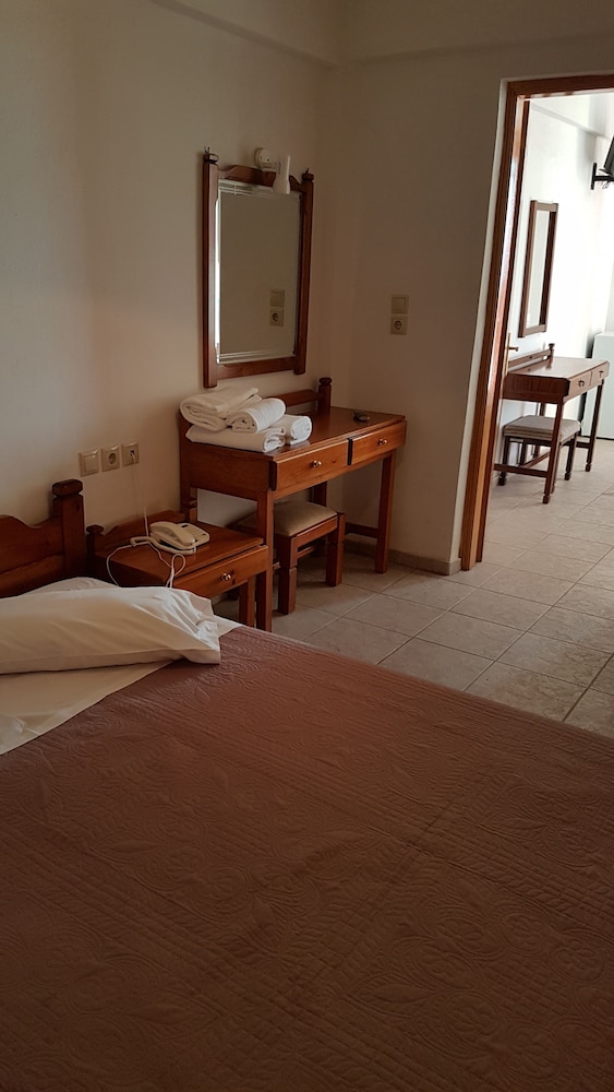 Orfeas Hotel 40/48