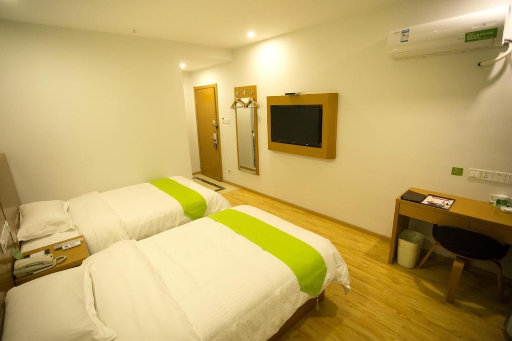 Vatica ShangHai International Tourism Resort Luoshan Road Subway Station Hotel 12/42