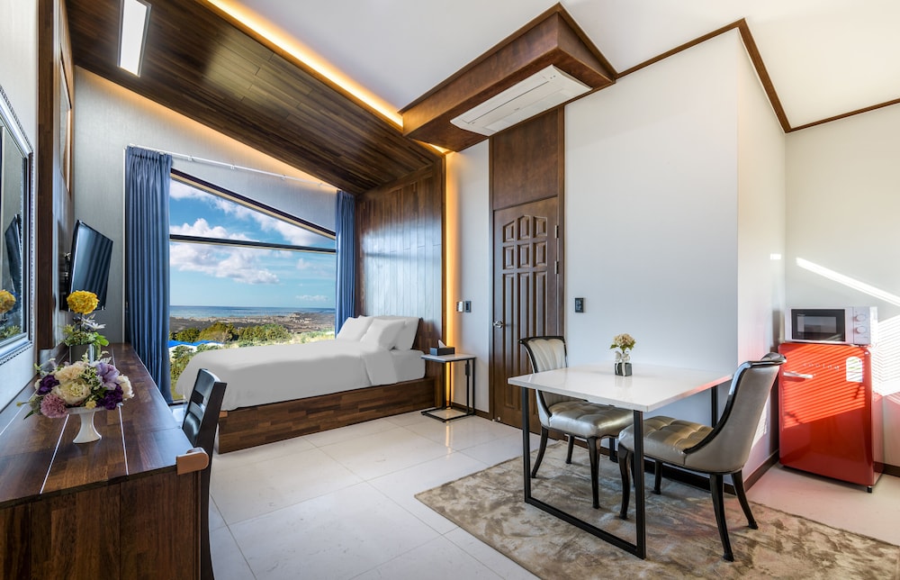 The Jun Pension Jeju 7/42
