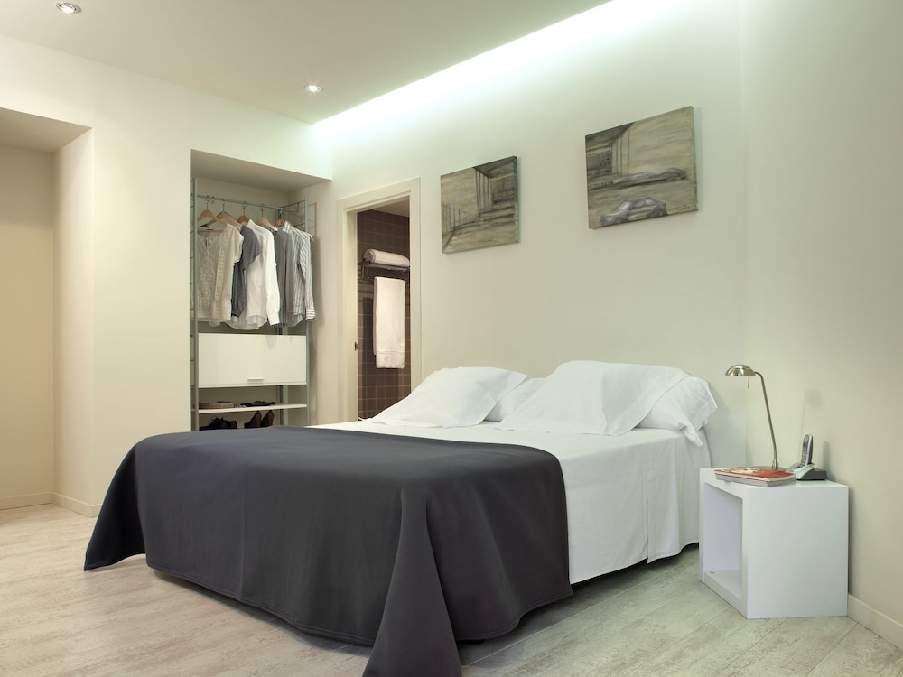 limehome Barcelona Rector Triado 18/66