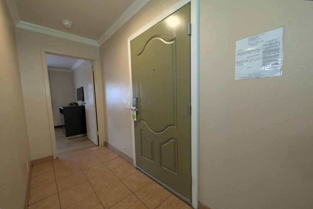 Olive Tree Inn & Suites, a Howard Johnson by Wyndham 44/72