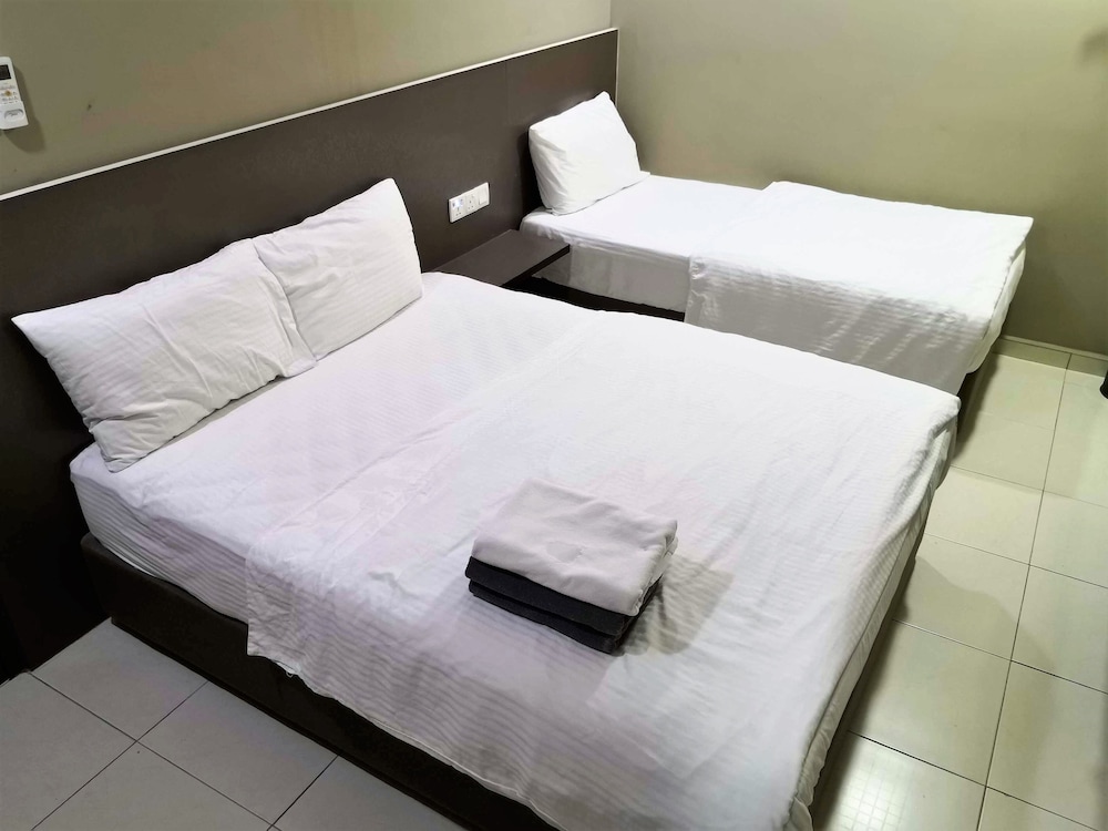 Tropika Garden Hotel 33/41