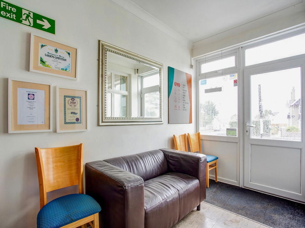 Oyo Godolphin Arms Hotel 55/67