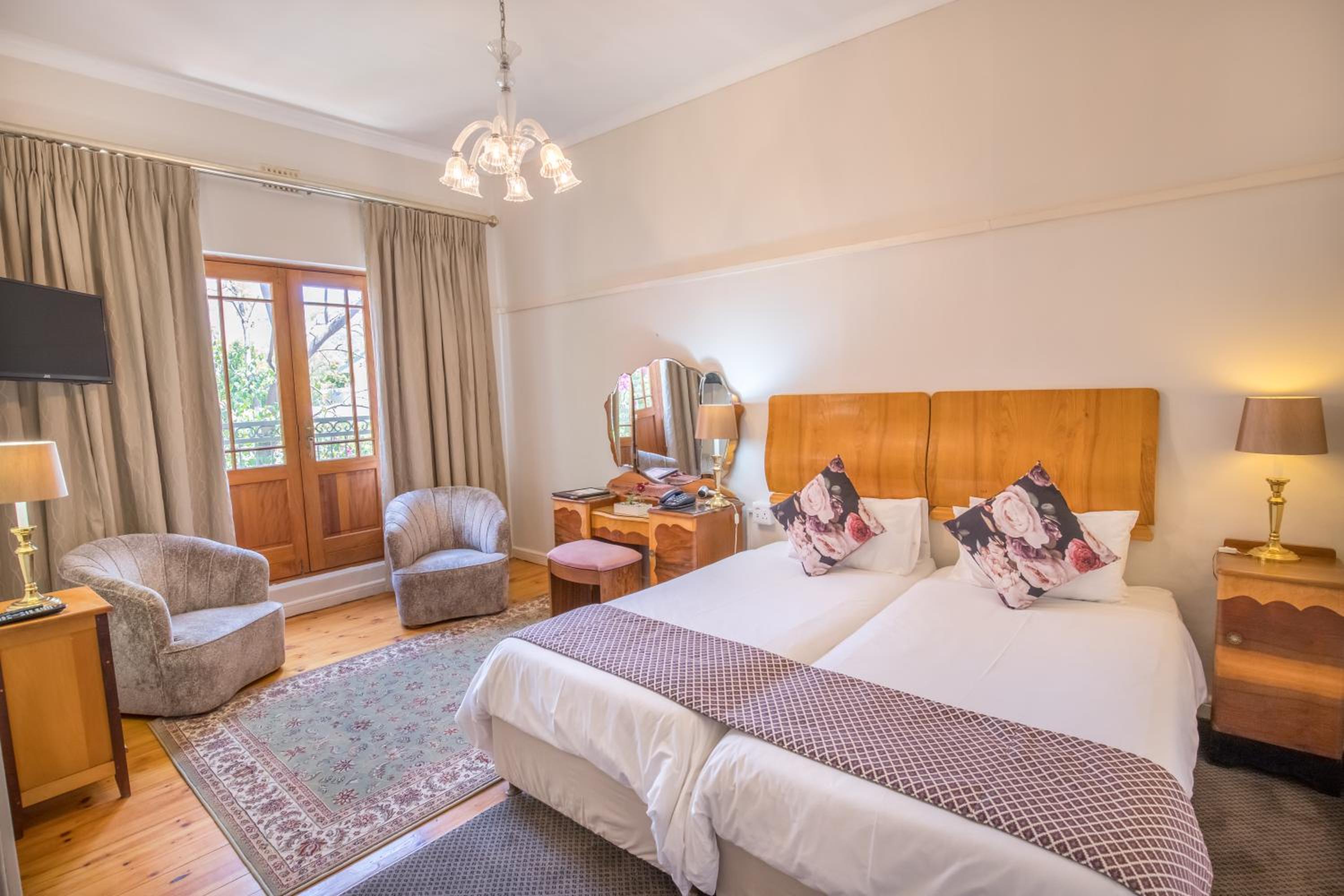 Art Deco, Luxury, Twin Beds