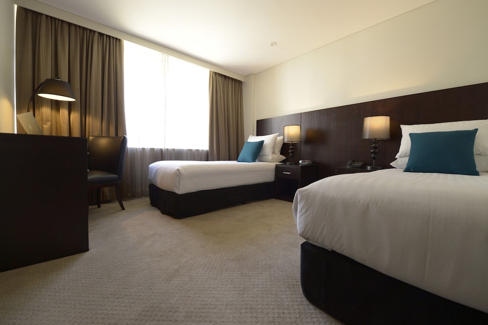EXECUTIVE, TWIN BEDS