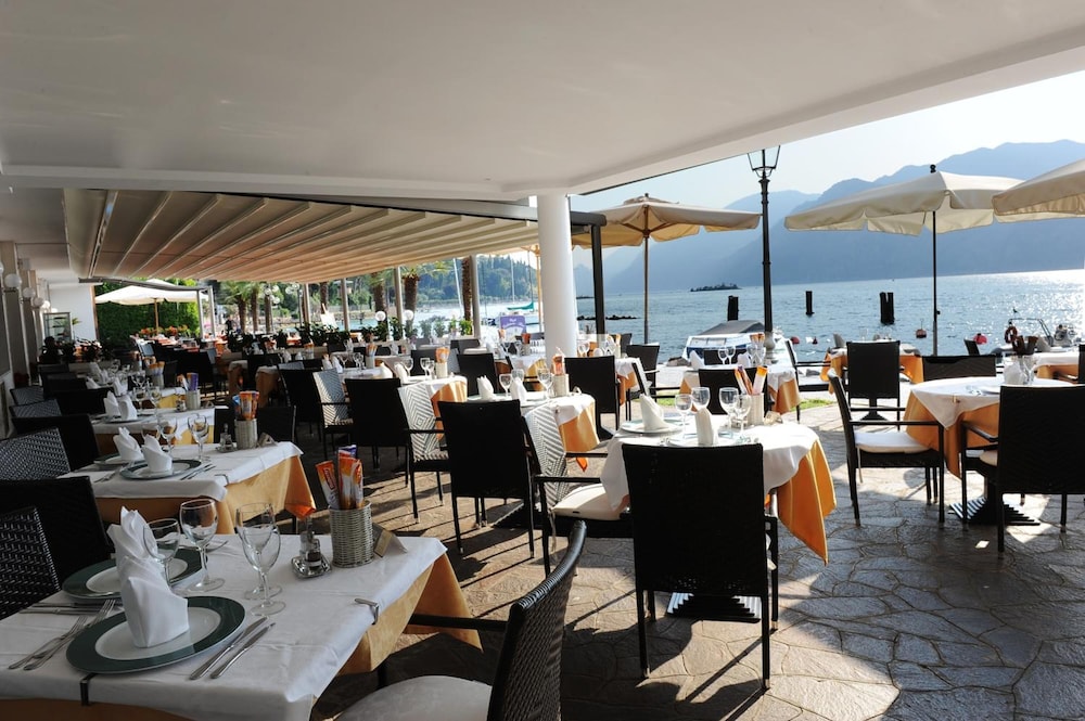 Hotel Excelsior Bay 38/50