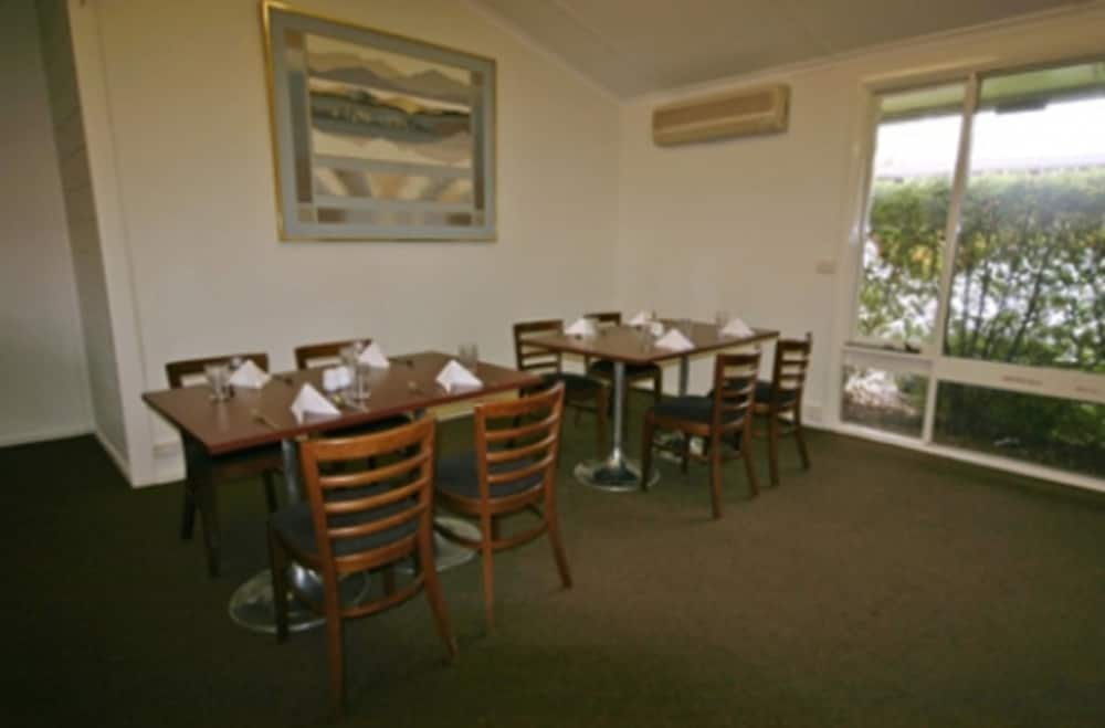 RED CEDARS MOTEL CANBERRA 23/42
