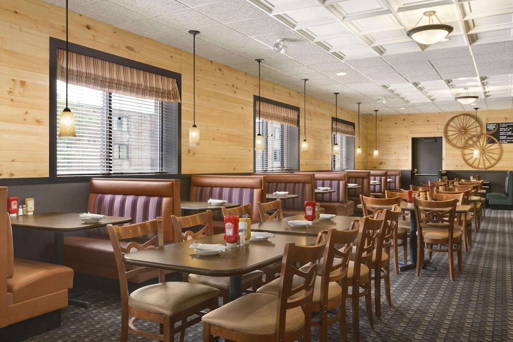 Days Inn by Wyndham Fallsview 30/41