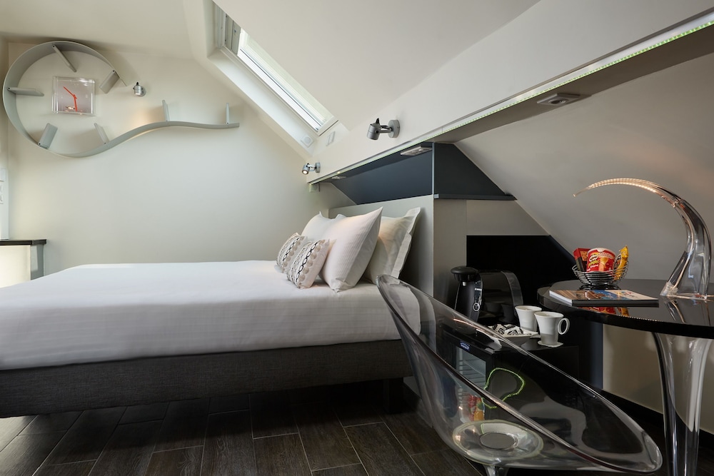 UNE AUTRE CHAMBRE 24/50