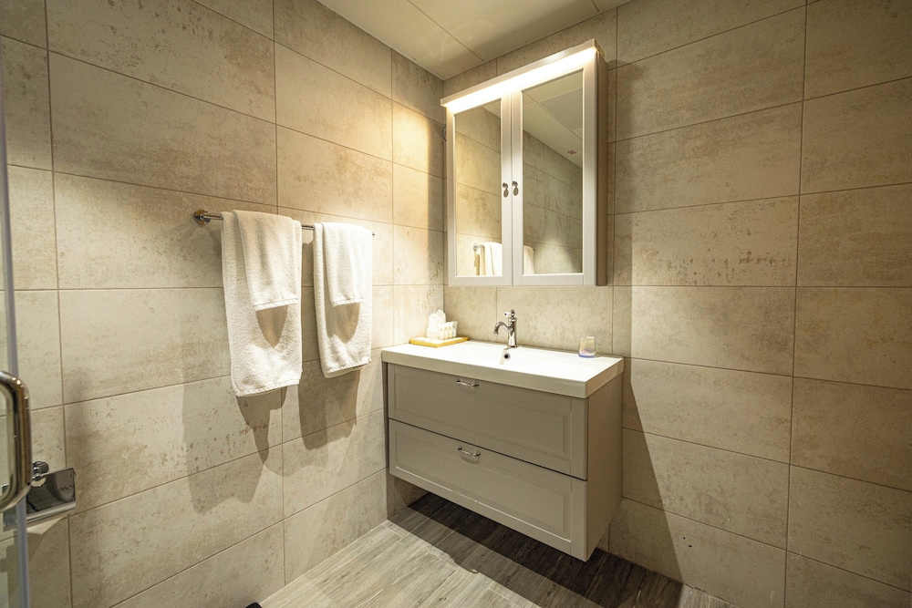 Al Manzil Residence & Suites 51/54