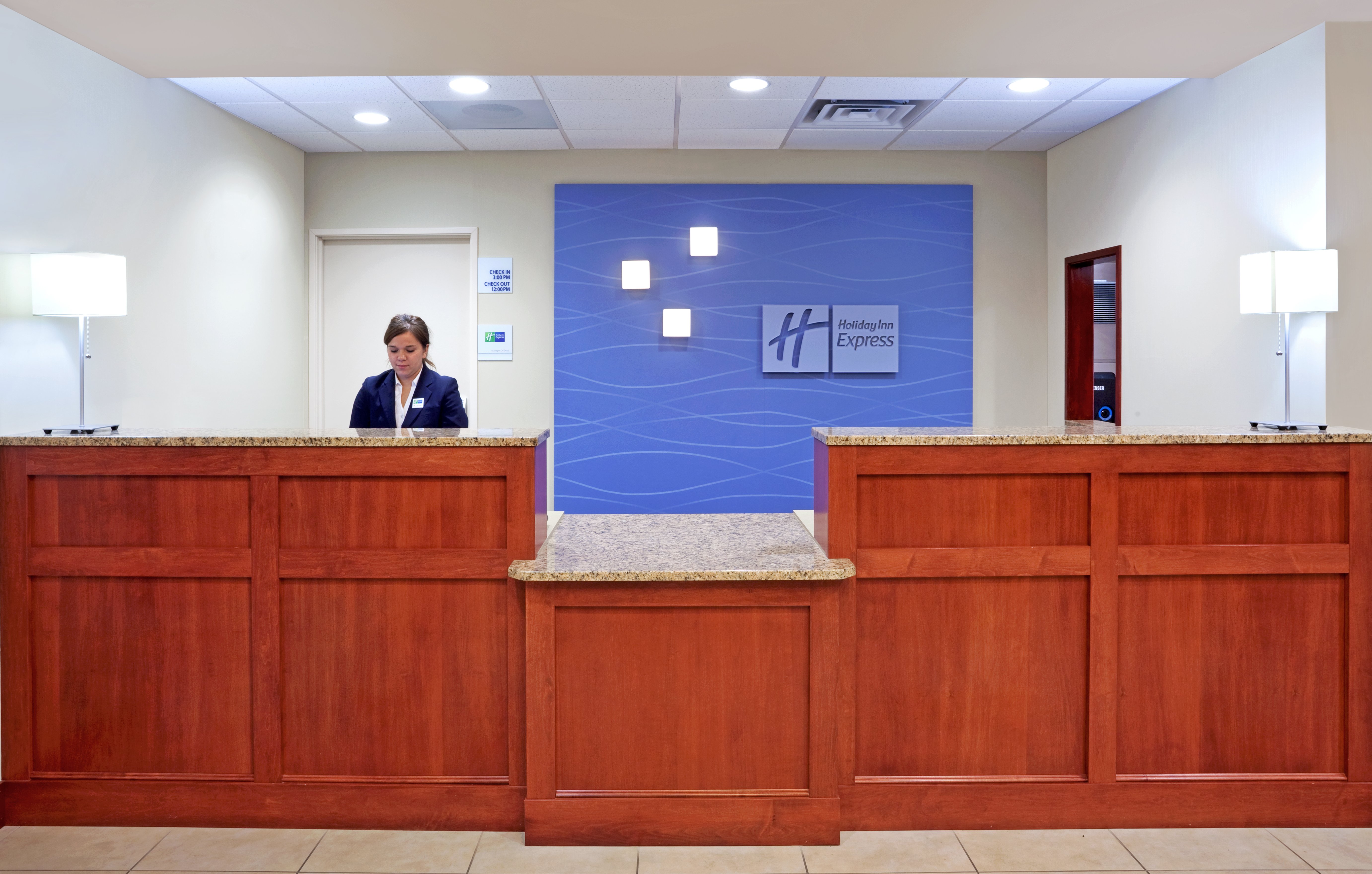 Holiday Inn Express Hotel and Suites Chehalis-Centralia 7/67