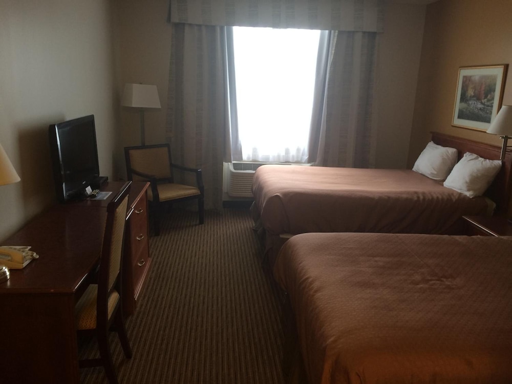 Foxwood Inn and Suites 20/38