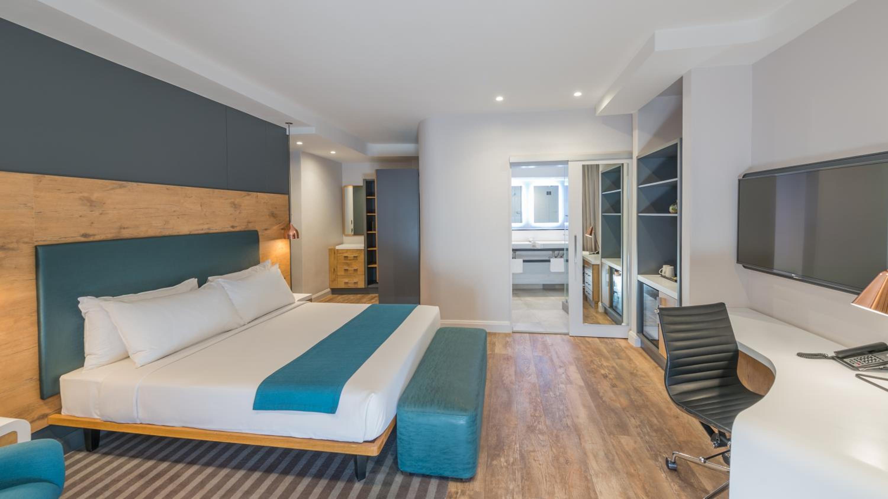 Pool, Standard, 2 Double Beds