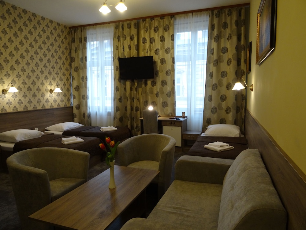 Maksymilian Hotel 51/70